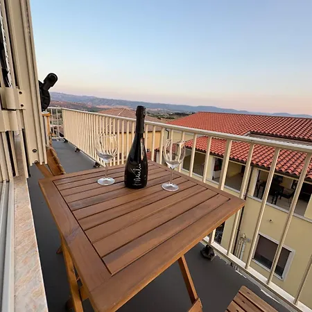 Lejlighed Relax & Sunshine - Modern 2br Apartment, 100m2, Nature View, 30 Min From San Teodoro - Ideal For Families, Groups & Smartworkers *