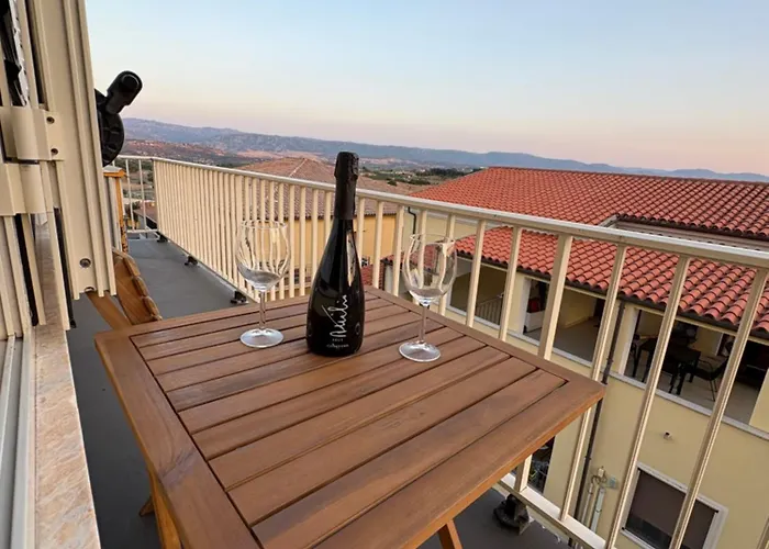 Appartamento Relax & Sunshine - Modern 2br Apartment, 100m2, Nature View, 30 Min From San Teodoro - Ideal For Families, Groups & Smartworkers *